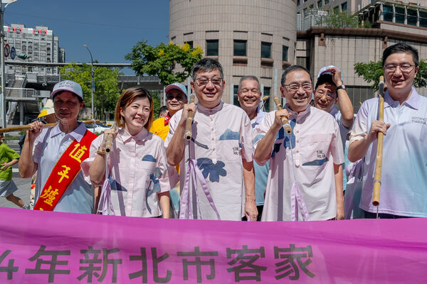 ▲▼       侯友宜市長現身義民祭！青春踩街熱力全開　千人挑擔奉飯熱鬧登場      。（圖／新北市政府）