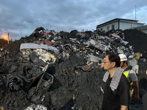 ▲▼桃園派出上百名同仁支援花蓮光復鄉救災。市長張善政趁著連假到現場致意。（圖／翻攝自Facebook／張善政）