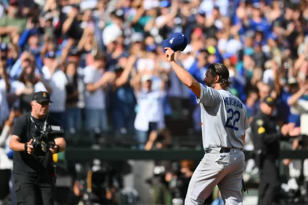 ▲傳奇落幕！克蕭例行賽最後登板　弗里曼換投全場致敬。（圖／路透，下同）