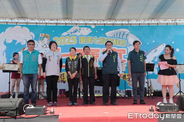 ▲2025七股七寶宴在鹽山熱鬧登場，現場席開130桌座無虛席。（記者林東良翻攝，下同）