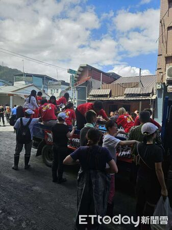 ▲▼玄通神藝集結大家愛心進入災區。（圖／玄通神藝直播台提供）