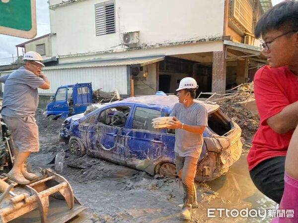 ▲▼玄通神藝集結大家愛心進入災區。（圖／玄通神藝直播台提供）