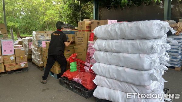 ▲▼來自全台各地的救援物資源源不斷，花蓮6處儲存地點都出現滿倉情況。（圖／花蓮縣政府提供，下同）