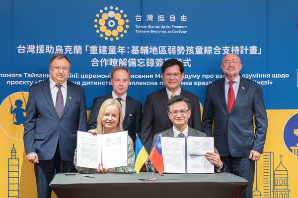 ▲▼外交部長林佳龍出席見證由我國駐波蘭代表處與烏克蘭首都基輔市兒童及家庭福利局簽署「重建童年：基輔地區弱勢孩童綜合支持計畫」合作瞭解備忘錄記者會。（圖／翻攝自Facebook／林佳龍）