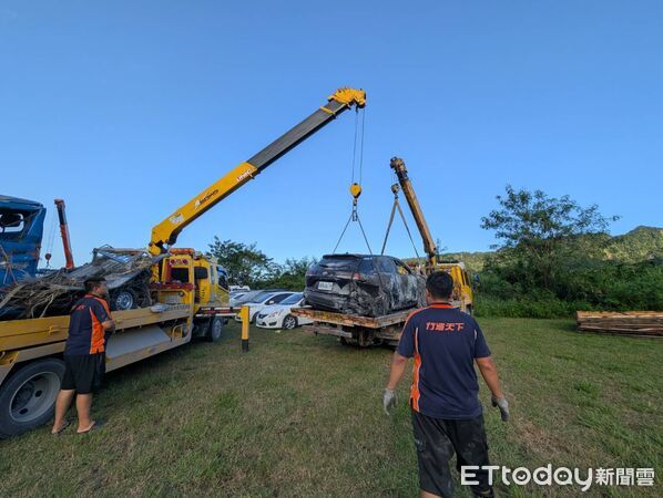 ▲▼花蓮縣政府統籌拖吊災區毀損車輛並吸收費用。（圖／花蓮縣政府提供，下同）