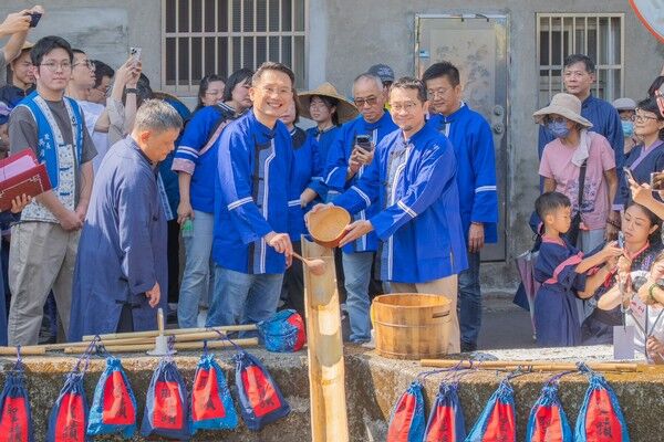 北台灣唯一聖蹟祭典在龍潭　蘇俊賓體驗古禮送聖蹟十分感動