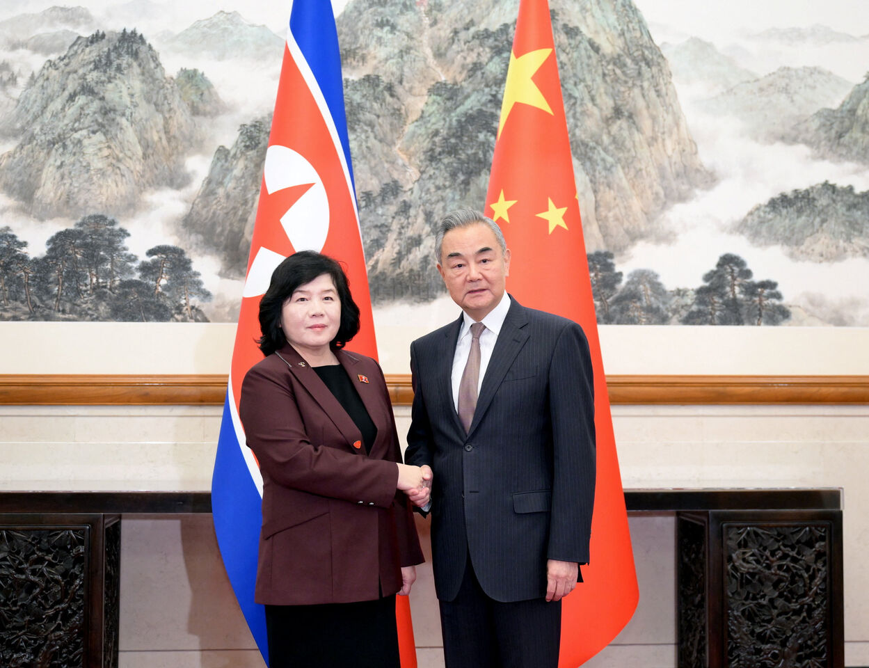 北韓外務相崔善姬訪中！與中國外長王毅會談　強調深化合作抗霸權