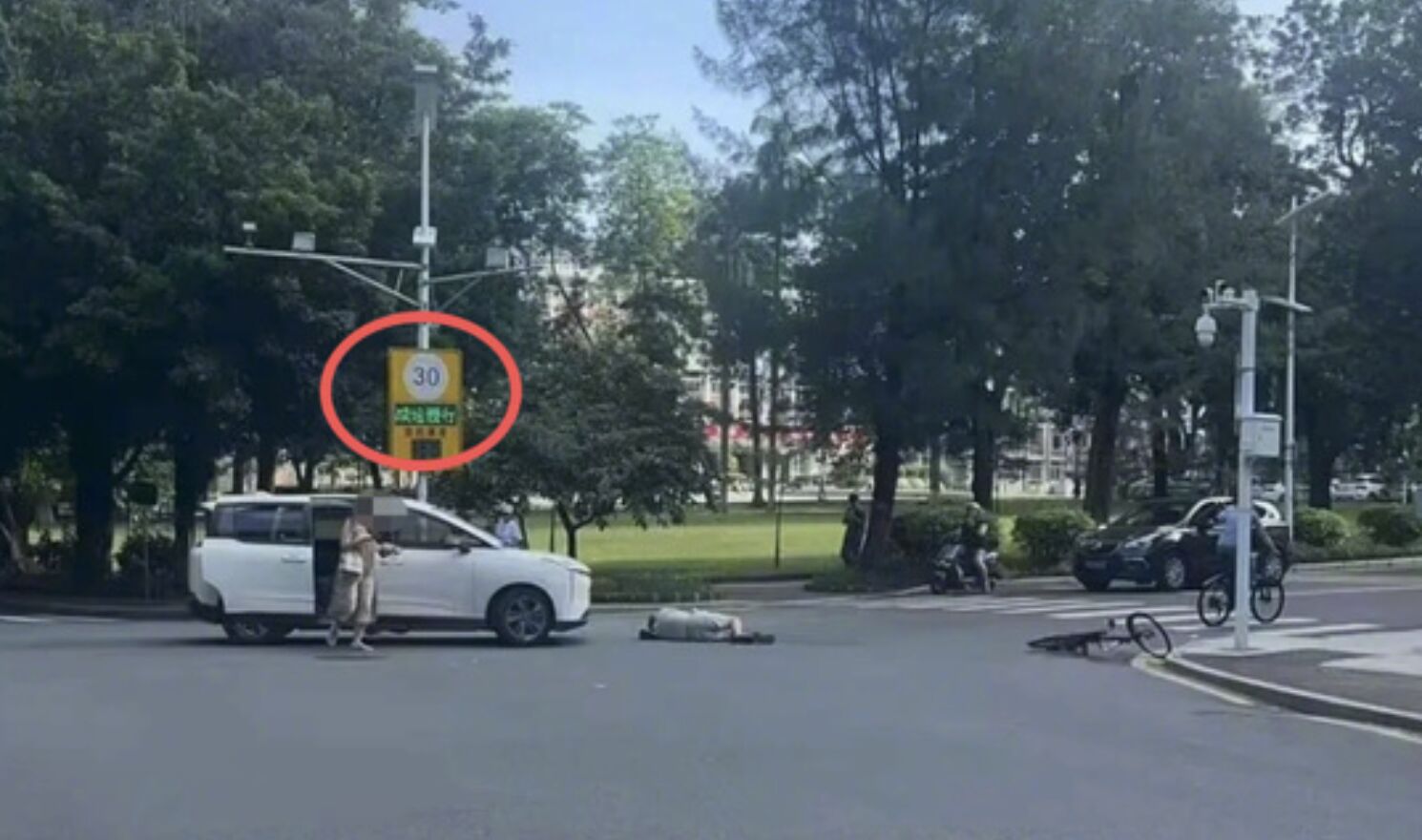 ▲華南理工大學校內接連發生車禍事故，引起外界關注。（圖／翻攝紅星新聞）