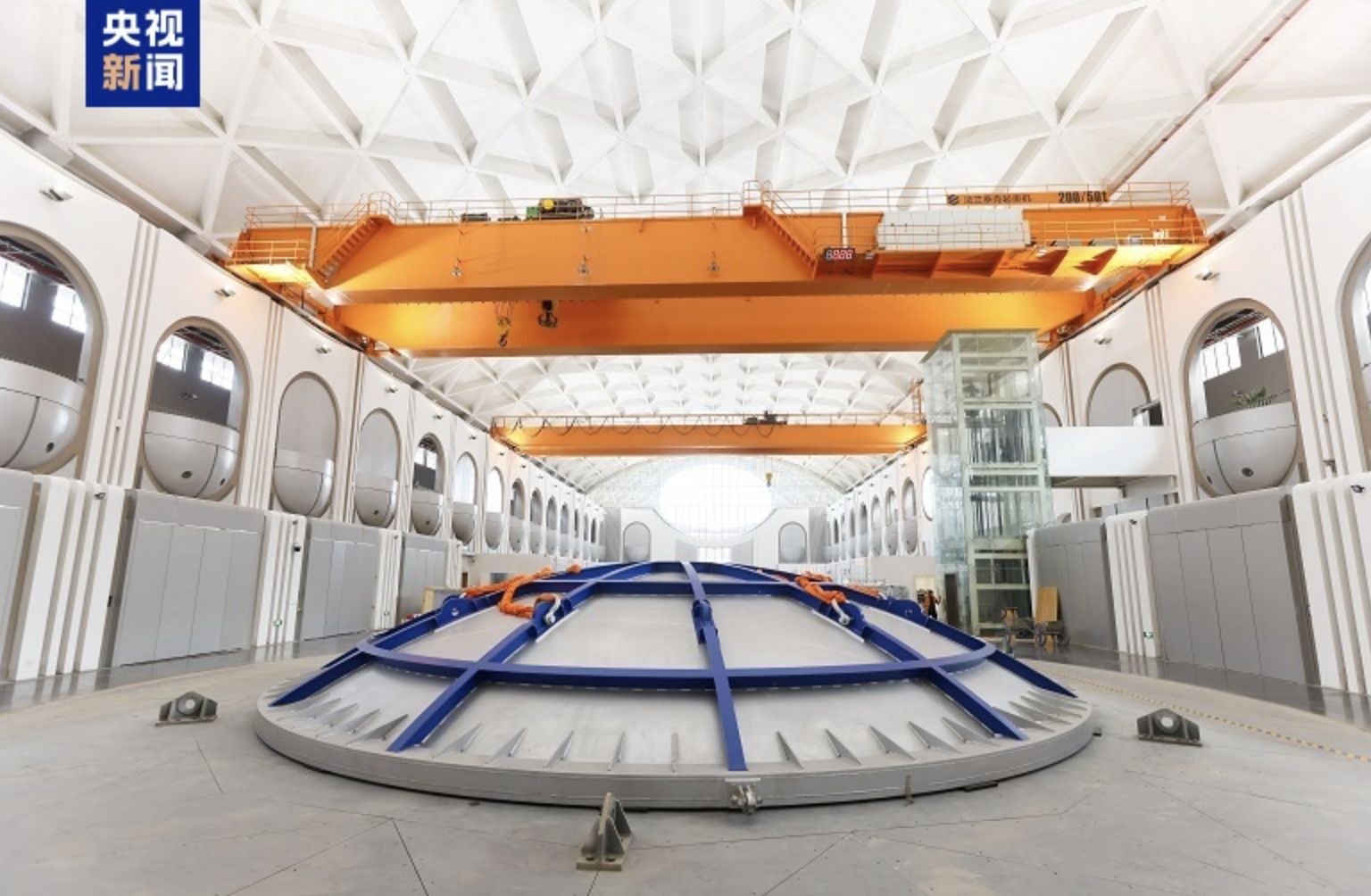 ▲全球容量最大「超重立場」核心設備於浙江杭州建成啟用。（圖／翻攝央視）