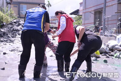 助陳情民眾脫困被拍到轉頭就走　徐榛蔚秀現場影片反駁假訊息