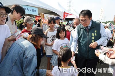 曾文溪畔雪白花海 大內中秋活動吸引2千人朝聖