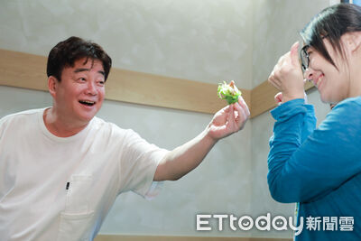 直擊／白種元出事後首露面！現身東區餐廳：會常來台灣　客人全嚇到