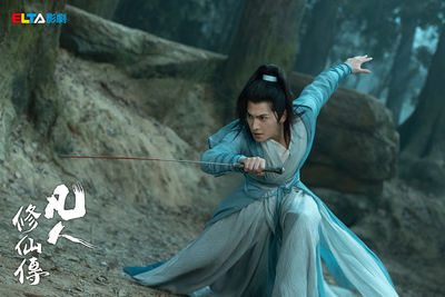 古裝男神楊洋回歸！每天跑5萬步　「吊鋼絲空中轉圈」討論量破13億