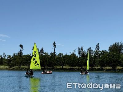 台東藍海生活節浪漫開演 湖畔音樂與水舞照亮夜空