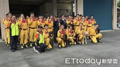 高雄特搜完成花蓮救援！陳其邁鞠躬親迎...所有隊員公假補休2天