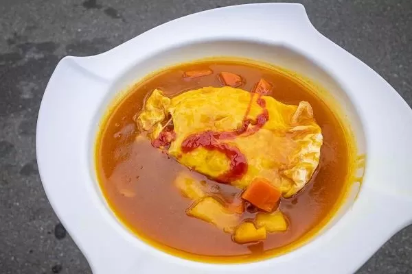 ▲▼桃園50元咖哩蛋包飯。（圖／部落客美熊提供）