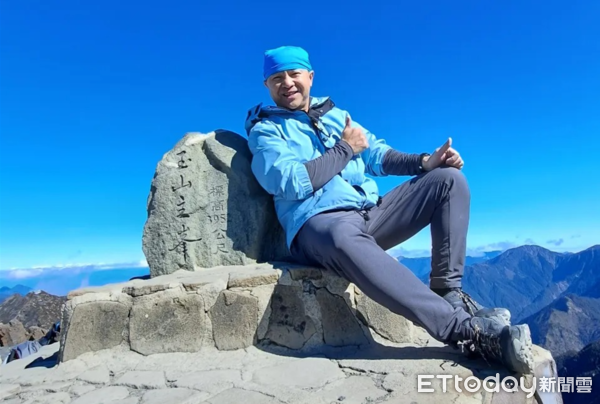 ▲移民署南投專勤隊長邱國志生前熱愛登山、馬拉松和戶外旅遊活動。（圖／翻攝「邱國志」臉書、移民署官網）