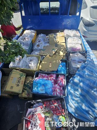 ▲▼工藝店老闆夫妻集結大家愛心進入災區，4天發放4700個便當。（圖／玄通神藝直播台提供）