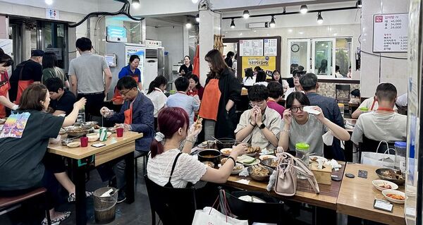 ▲▼首爾祖傳三代馬鈴薯排骨湯。（圖／部落客小虎提供）