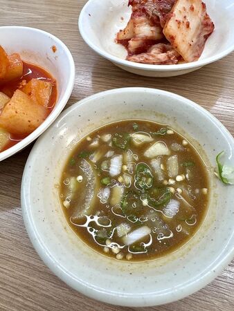 ▲▼首爾祖傳三代馬鈴薯排骨湯。（圖／部落客小虎提供）