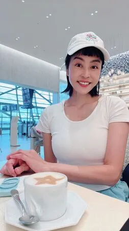 ▲▼唐玲。（圖／翻攝自FACEBOOK／唐玲Linh Linh）