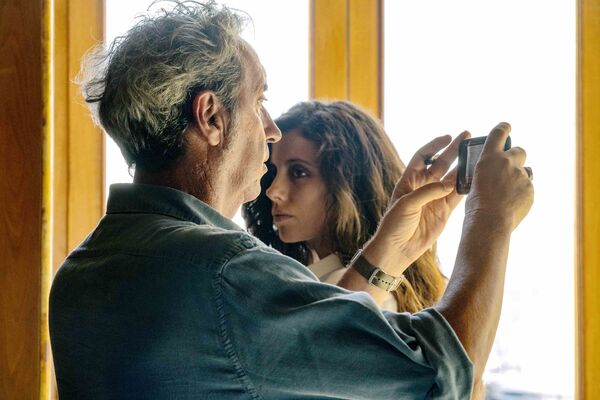 ▲保羅索倫提諾豪砸9.8億回鄉拍片，《拿坡里的美麗傳說》追憶似水年華。（圖／海鵬提供）