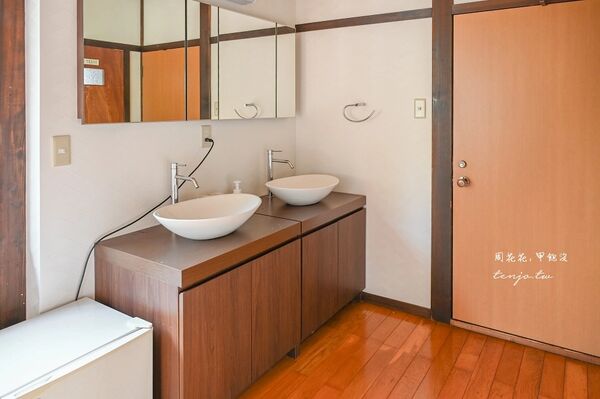 ▲▼50年古民家改建和秋田犬互動還能帶去散步 。（圖／部落客周花花提供）