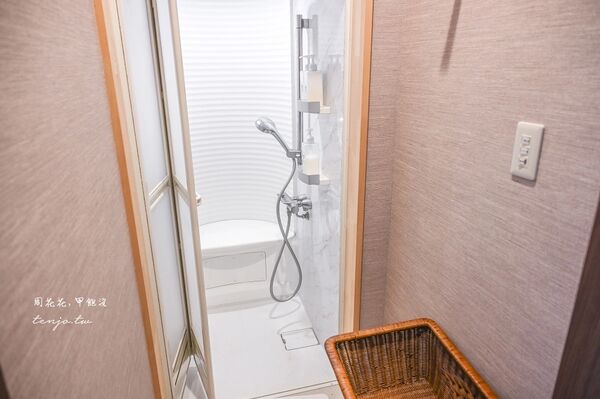 ▲▼50年古民家改建和秋田犬互動還能帶去散步 。（圖／部落客周花花提供）