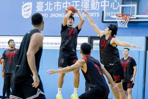 ▲戰神雷蒙恩、洛夫頓、黃聰翰、謝銘駿、魏芃禾、許皓程、黃聰翰、林祐廷。（圖／戰神提供）