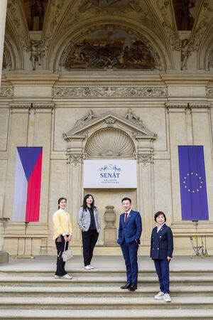 ▲▼立法院副院長江啟臣領國民黨立委楊瓊瓔、民進黨立委陳秀寳、民眾黨立委林憶君訪歐，並與捷克國會議員交流。（圖／翻攝自Facebook／好立委 楊瓊瓔）