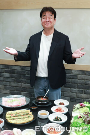 ▲▼《黑白大廚》白種元為燒肉店站台記者會。（圖／記者周宸亘攝）