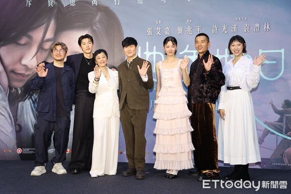 ▲▼《他年她日》首映會，林俊傑驚喜現身獻花。（圖／記者徐文彬攝）