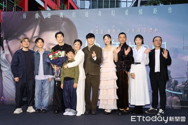 ▲▼《他年她日》首映會，林俊傑驚喜現身獻花。（圖／記者徐文彬攝）