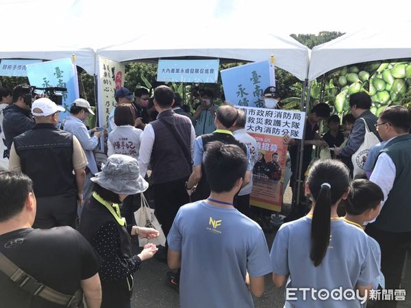 ▲大內甜根子草童樂會吸引大批民眾參與，消防局設攤宣導防災。（記者林東良翻攝，下同）