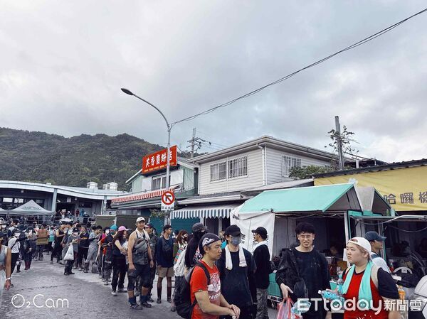 ▲▼餐車超人挺進災區！千份漢堡煎到手抖　遭鏟子超人「錢丟了就跑」。（圖／陳韋強授權使用）