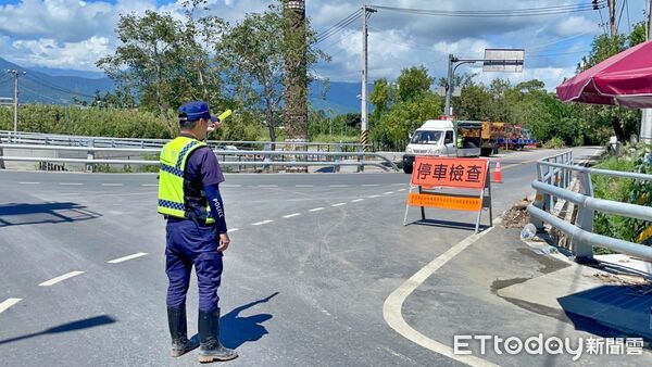 ▲馬太鞍堰塞湖潰堤水淹光復 花蓮警24小時輪班疏導交通。（圖／記者郭世賢翻攝）