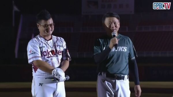 ▲阿誠引退賽！洪一中現身送祝福　LamiGirls回娘家共襄盛舉。（圖／截自CPBL TV）