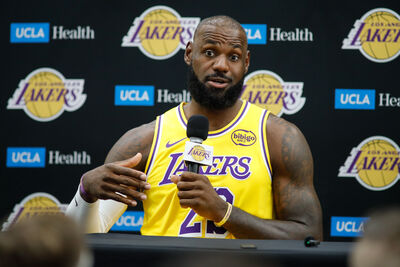 等二兒子實現父子3人一起打NBA？　詹皇：我們有不同時間線