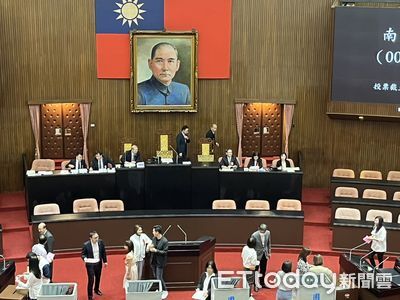 快訊／藍營提案退回115年總預算「表決前一刻急撤案」　綠營爆掌聲