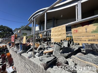 「鏟子超人」專用！光復車站前驚見雨鞋大隊　志工幫分類畫面曝　