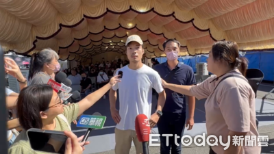 花蓮洪災罹難者頭七公祭!徐榛蔚上香哭了 家屬怒吼:在前面擺拍