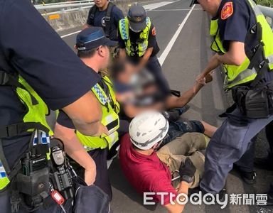 台86線橋橔驚魂！　警消合力救援輕生男成功阻憾事