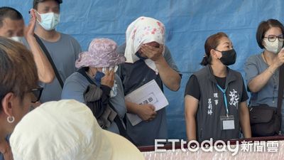 89歲嬤洪災中罹難遺體今入殮！家屬悲唱聖歌　掩面痛哭送最後一程