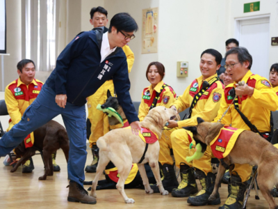 高雄特搜「汪汪隊」光復立大功 市長加菜:5搜救犬見玩具超興奮