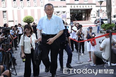 台北市政風處稱呼「柯前領導」 柯文哲笑虧:被中共接管了?