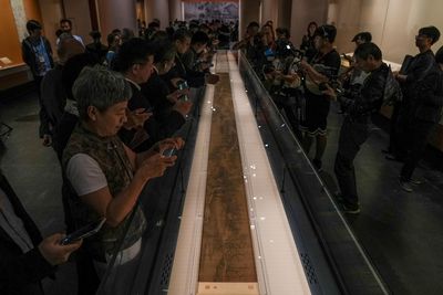 時隔十年再展出！　張擇端《清明上河圖》亮相北京故宮百年展