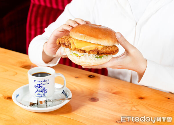 ▲客美多咖啡淡水捷運店。（圖／記者黃士原攝）