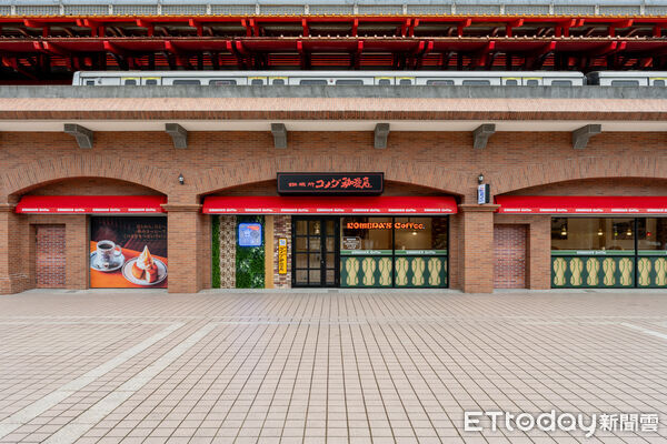 ▲客美多咖啡淡水捷運店。（圖／記者黃士原攝）