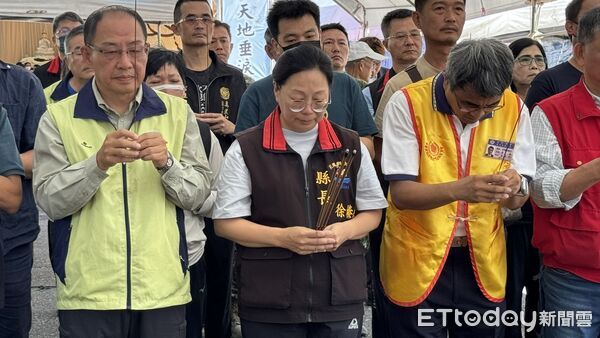 ▲▼花蓮光復洪災18死，聯合公祭現場，家屬怒視縣府人員。（圖／記者陳以昇攝）