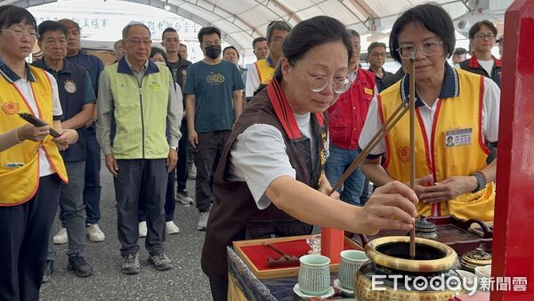 ▲▼花蓮光復洪災18死，聯合公祭現場，家屬怒視縣府人員。（圖／記者陳以昇攝）